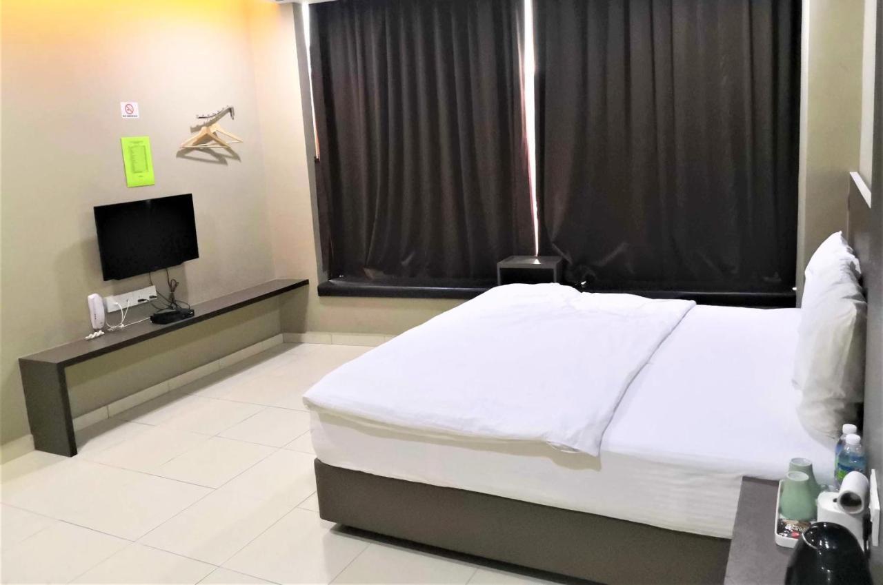 Tropika Garden Hotel Johor Bahru Exterior foto